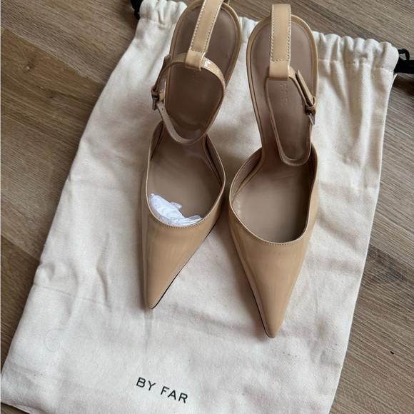 NWOT BY FAR Eliza Kraft Patent Leather Pumps - Picture 7 of 8